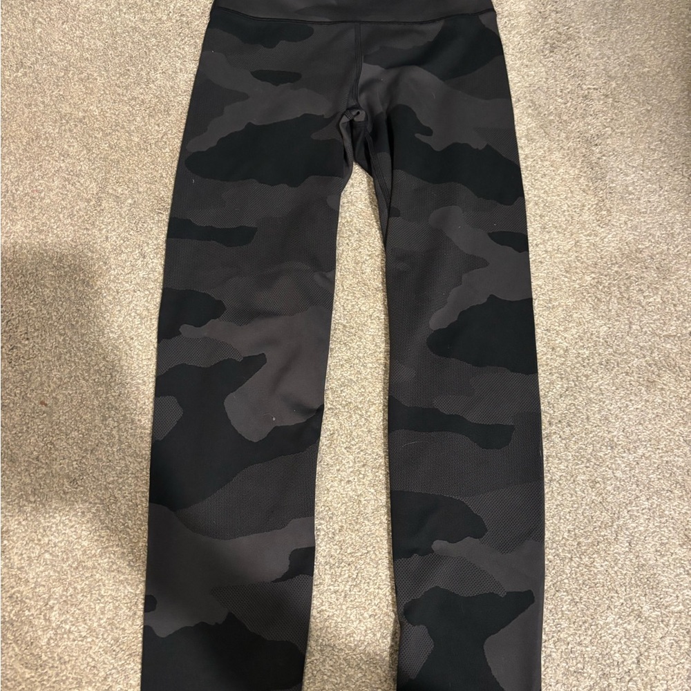 Aerie Black and Gray Camouflage Leggings